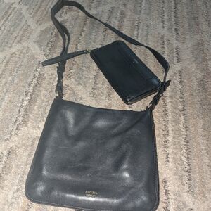 Fossil Black Leather Crossbody Bag with Wristlet